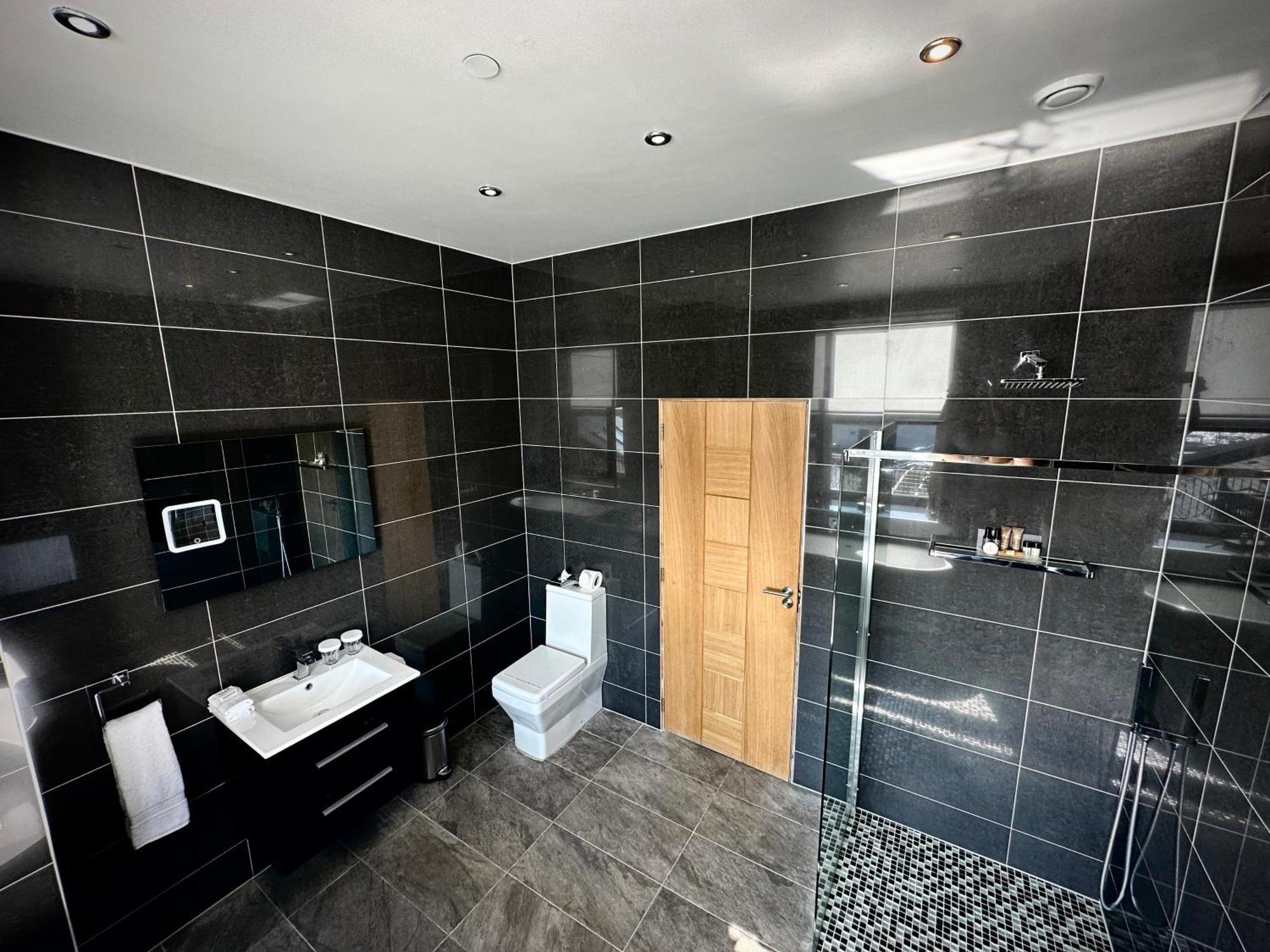 Halvard Apartments At Castletown Esterno foto